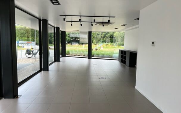 Commercieel gelijkvloers te huur in Ranst