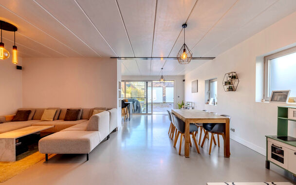 Gelijkvloerse verdieping te koop in Emblem