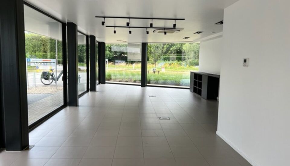 Commercieel gelijkvloers te huur in Ranst