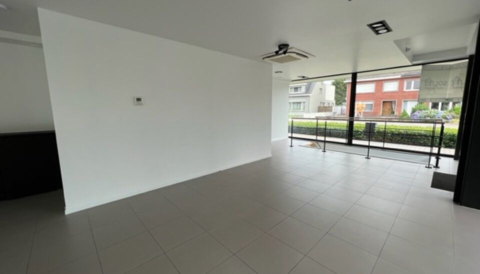 Commercieel gelijkvloers te huur in Ranst