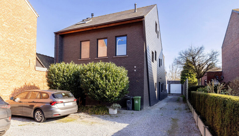 Gelijkvloerse verdieping te koop in Emblem