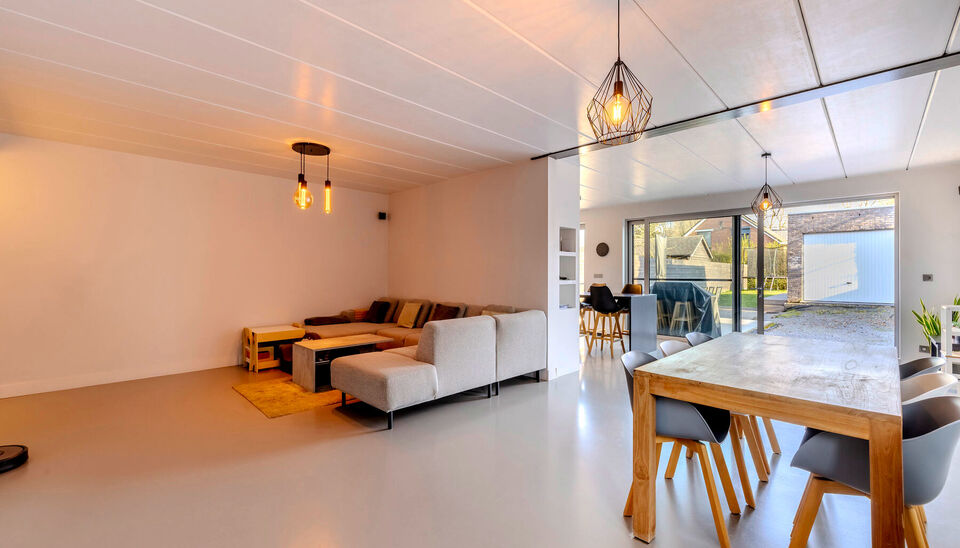 Gelijkvloerse verdieping te koop in Emblem