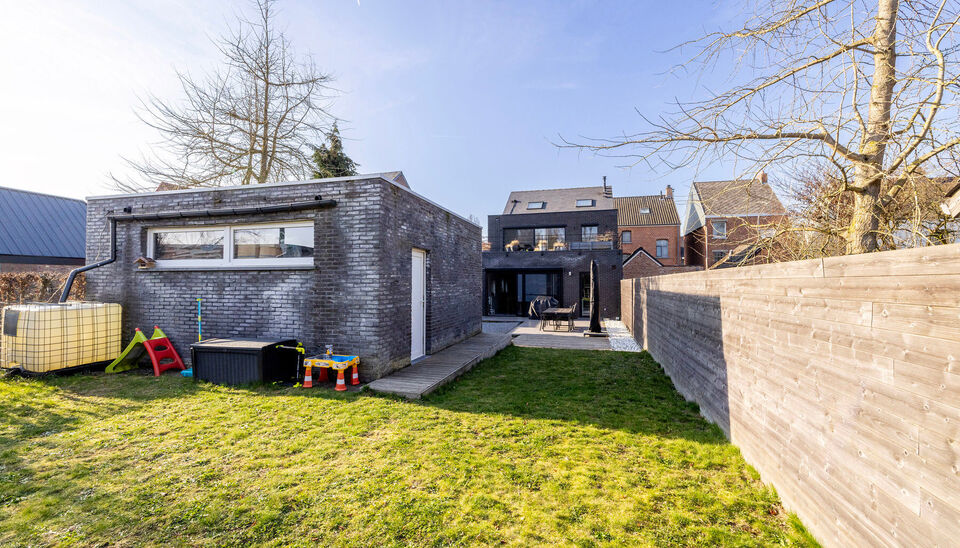 Gelijkvloerse verdieping te koop in Emblem